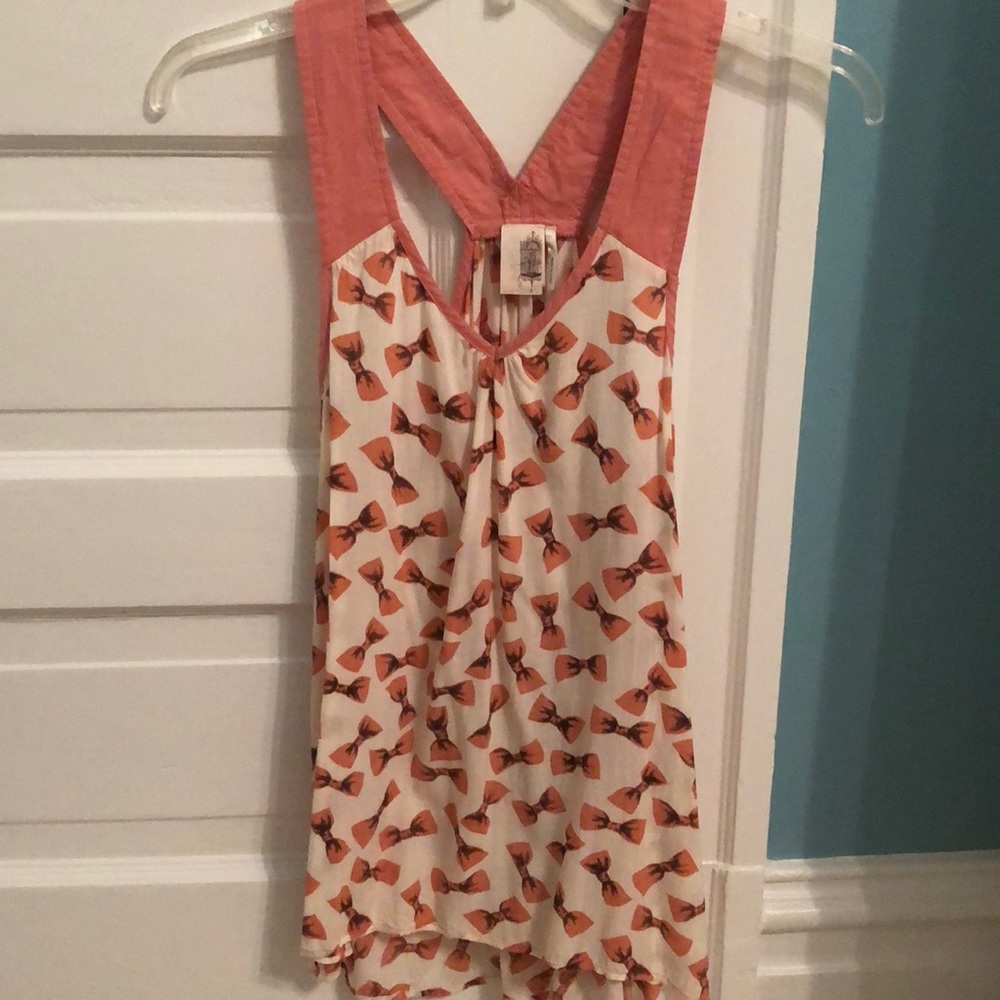 Cute, flowy bow-tie print tank
